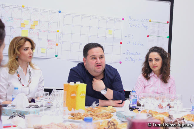 Мурад Дадашов пригласил на завтрак журналистов и рассказал о реалити-шоу "Машын" (ФОТО)