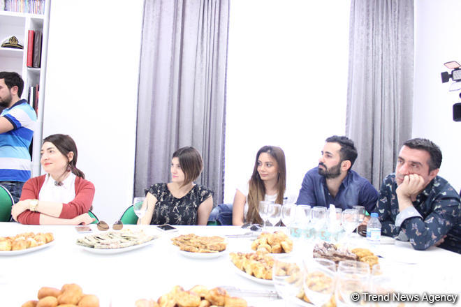 Мурад Дадашов пригласил на завтрак журналистов и рассказал о реалити-шоу "Машын" (ФОТО)