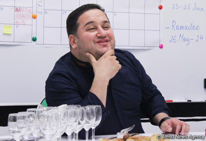 Мурад Дадашов пригласил на завтрак журналистов и рассказал о реалити-шоу "Машын" (ФОТО)