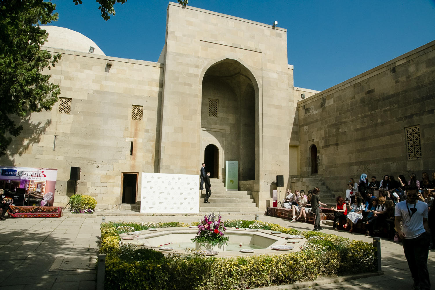 Индивидуальность и оригинальность Azerbaijan Fashion Week: день второй (ФОТО)