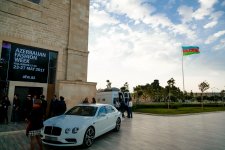 Индивидуальность и оригинальность Azerbaijan Fashion Week: день второй (ФОТО)