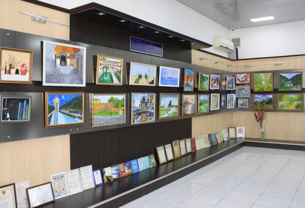 Герои стихов Валентины Эфендиевой перешли на полотна (ФОТО)