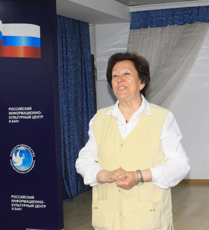 Герои стихов Валентины Эфендиевой перешли на полотна (ФОТО)