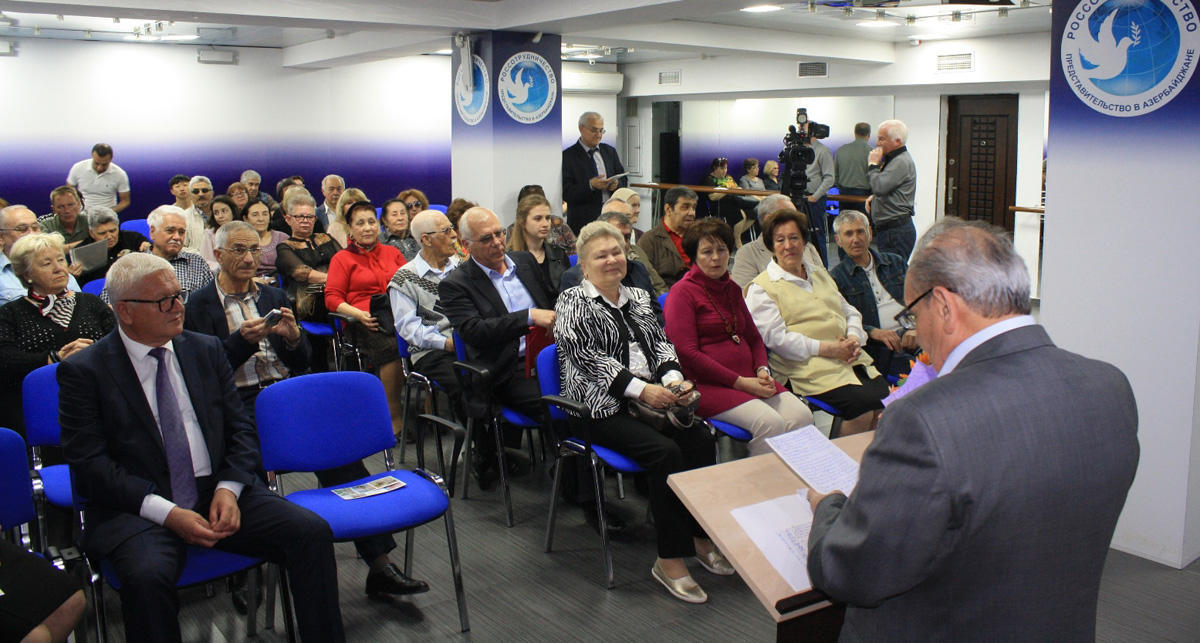 Герои стихов Валентины Эфендиевой перешли на полотна (ФОТО)