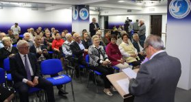 Герои стихов Валентины Эфендиевой перешли на полотна (ФОТО)