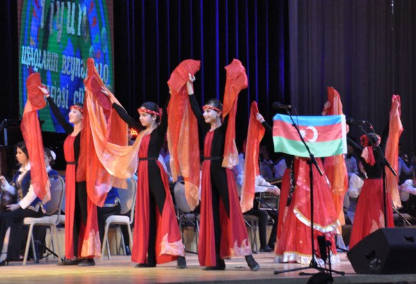 Cтупеньки к славе начинаются с "Pillə" – праздничный вечер в Баку (ФОТО)