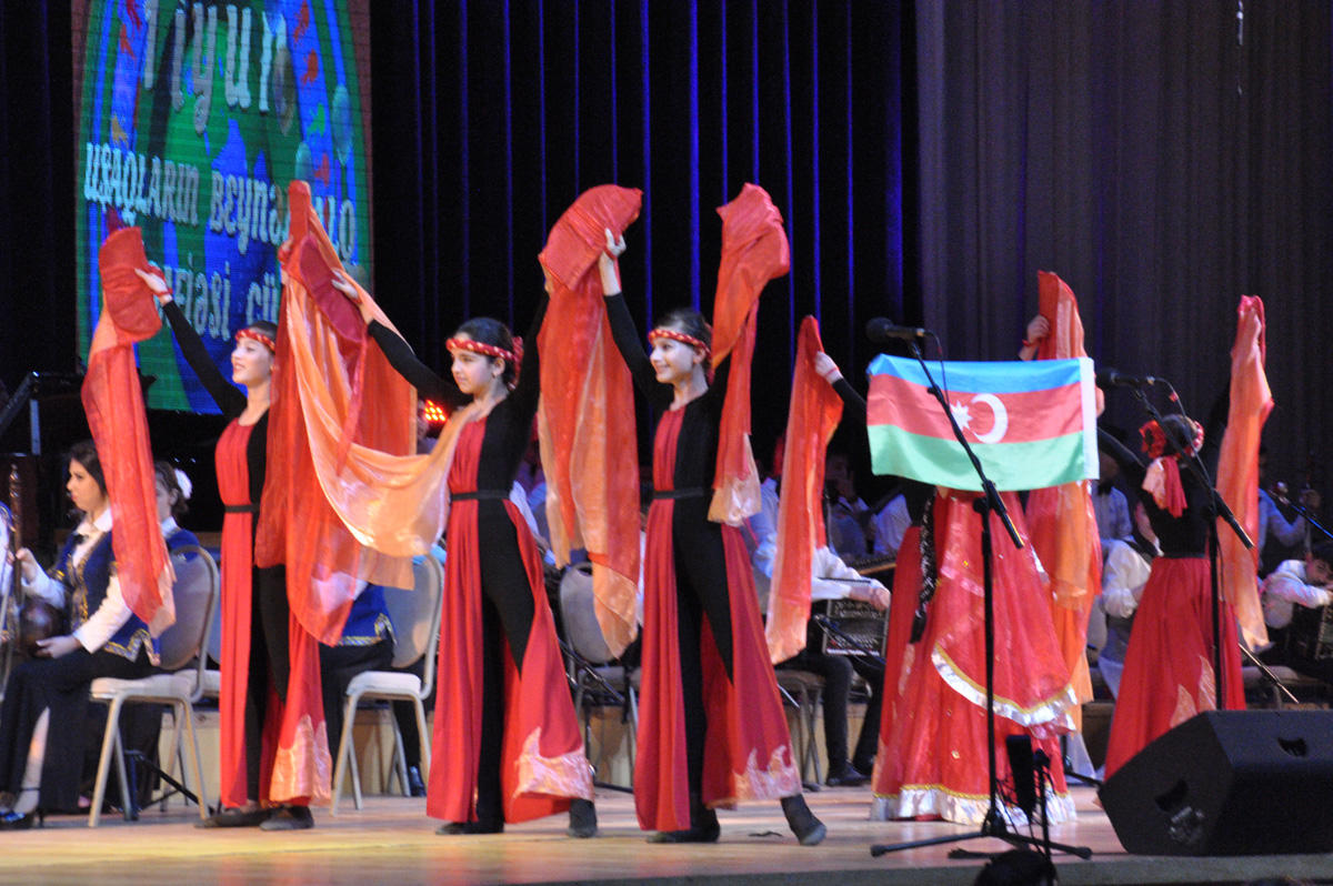 Cтупеньки к славе начинаются с "Pillə" – праздничный вечер в Баку (ФОТО)