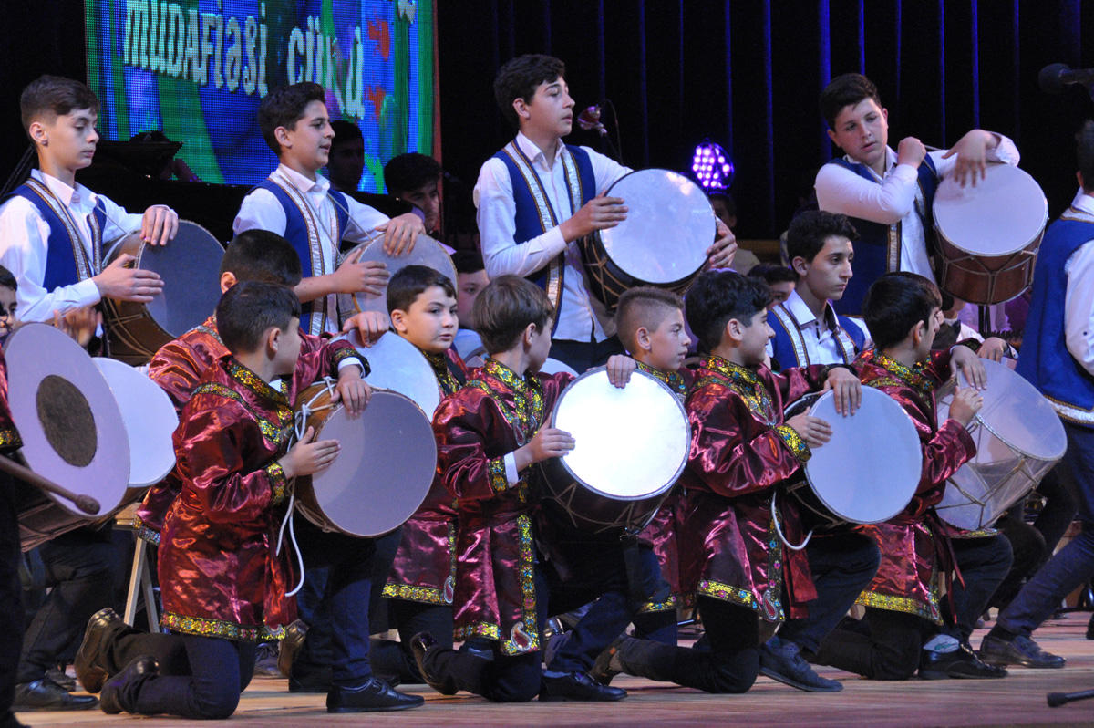 Cтупеньки к славе начинаются с "Pillə" – праздничный вечер в Баку (ФОТО)