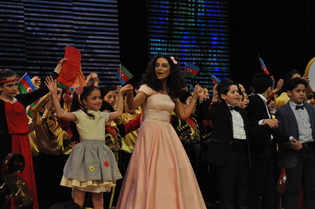 Cтупеньки к славе начинаются с "Pillə" – праздничный вечер в Баку (ФОТО)