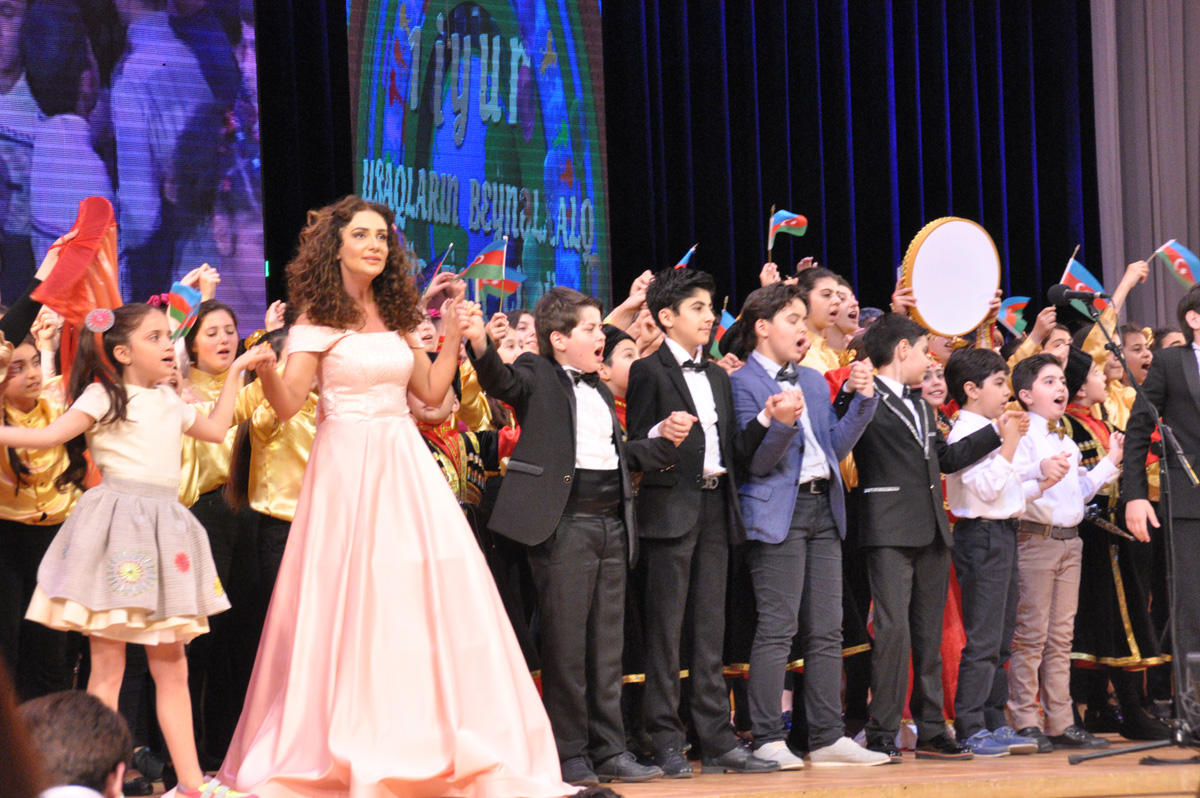 Cтупеньки к славе начинаются с "Pillə" – праздничный вечер в Баку (ФОТО)