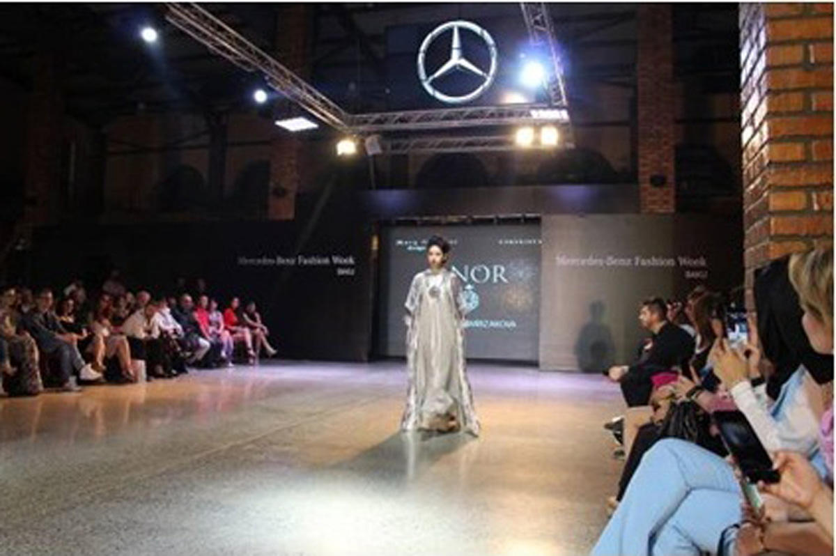 Восточный шик Mercedes-Benz в Баку (ФОТО)