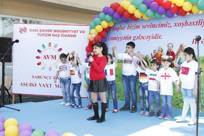 Праздник в бакинской библиотеке (ФОТО)