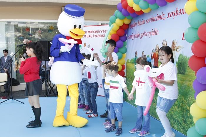 Праздник в бакинской библиотеке (ФОТО)