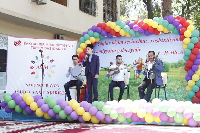 Праздник в бакинской библиотеке (ФОТО)