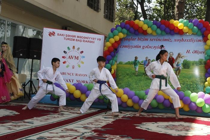 Праздник в бакинской библиотеке (ФОТО)