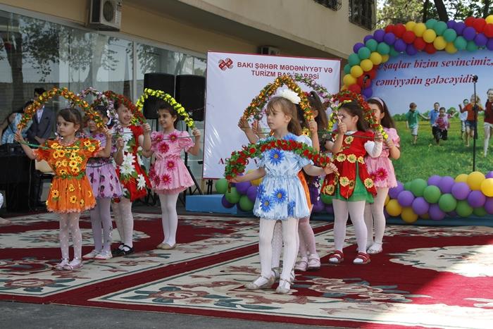 Праздник в бакинской библиотеке (ФОТО)