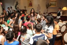 Вице-президент Фонда Гейдара Алиева Лейла Алиева встретилась с воспитанниками бакинского детского дома номер 2 (ФОТО)