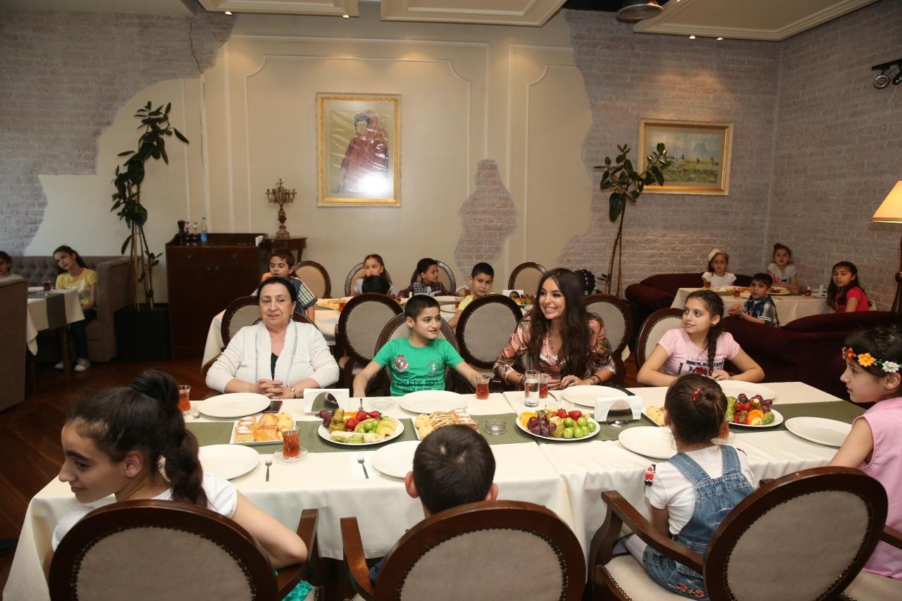 Вице-президент Фонда Гейдара Алиева Лейла Алиева встретилась с воспитанниками бакинского детского дома номер 2 (ФОТО)