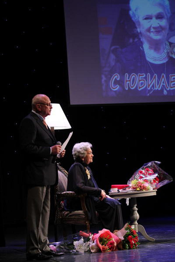 "Мир воздвигнут на любви…" В Русской драме отметили юбилей легендарной актрисы (ФОТО)