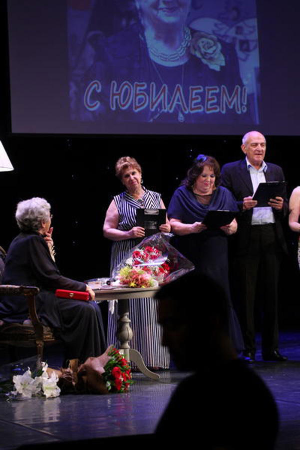 "Мир воздвигнут на любви…" В Русской драме отметили юбилей легендарной актрисы (ФОТО)