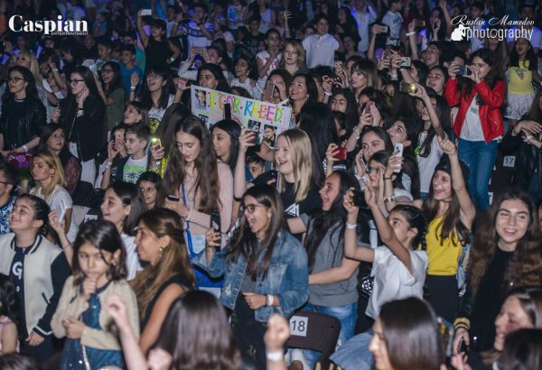 Егор Крид вызвал ажиотаж в Баку среди молодежи (ФОТО)