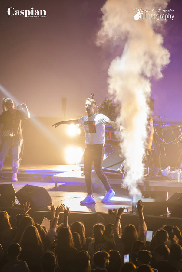 Егор Крид вызвал ажиотаж в Баку среди молодежи (ФОТО)