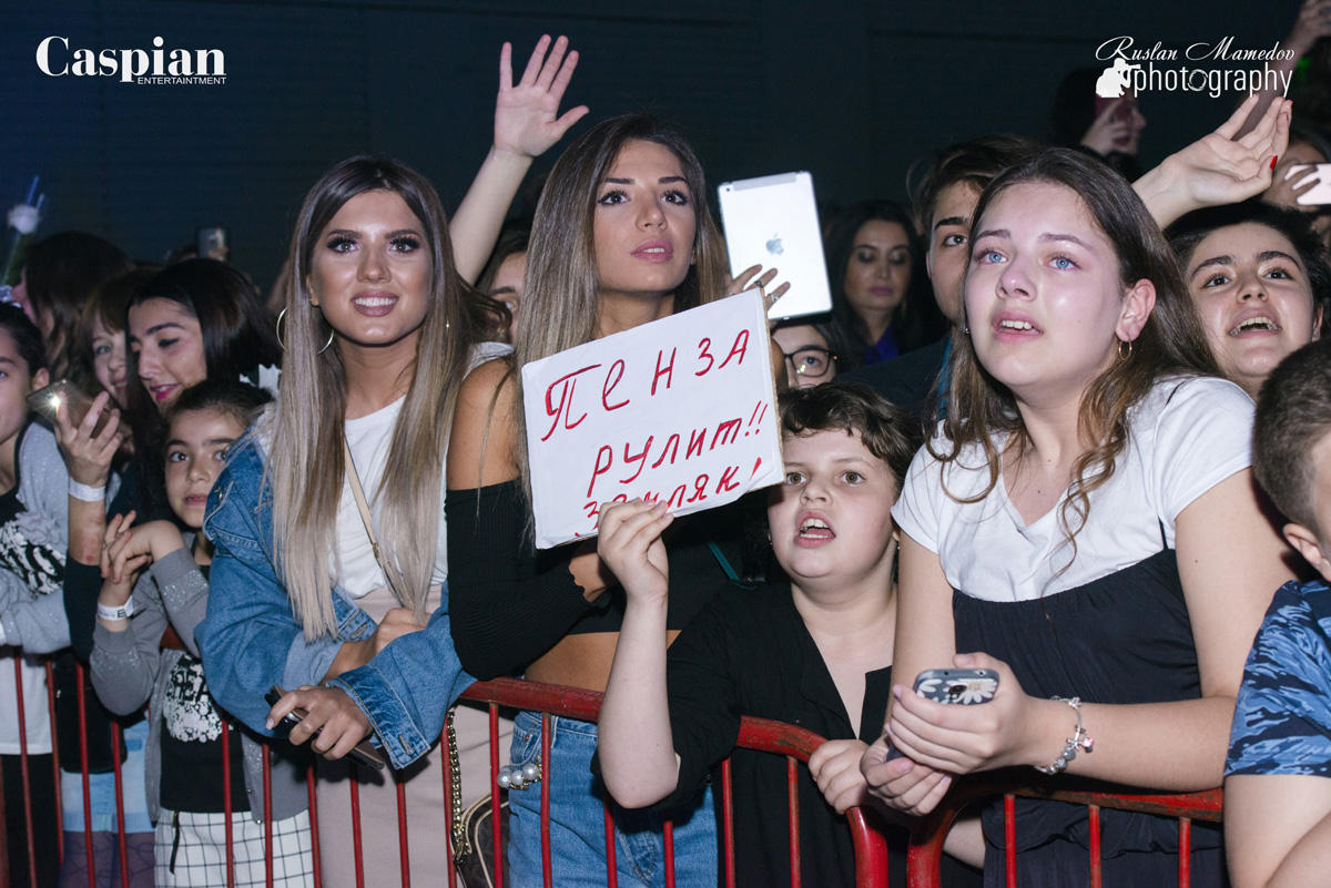 Егор Крид вызвал ажиотаж в Баку среди молодежи (ФОТО)