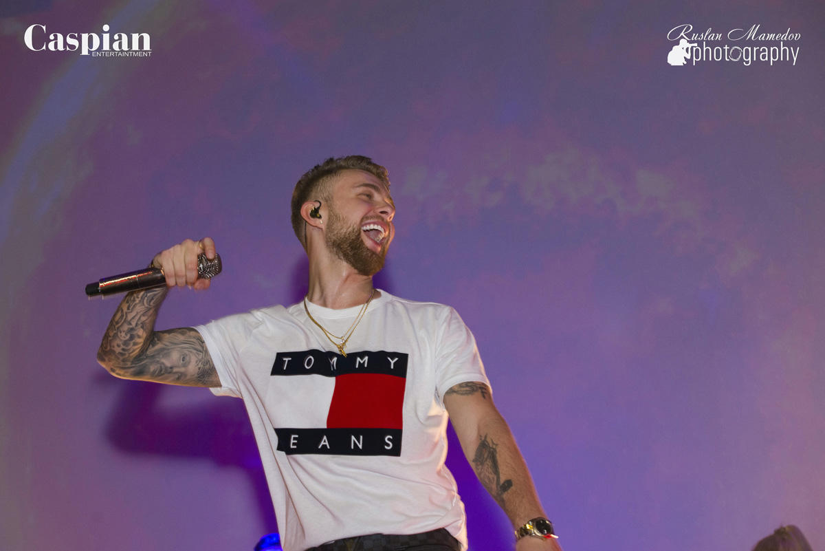 Егор Крид вызвал ажиотаж в Баку среди молодежи (ФОТО)