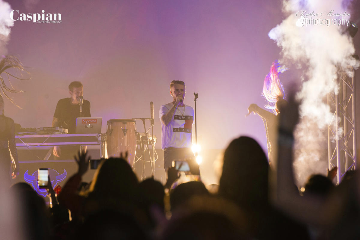 Егор Крид вызвал ажиотаж в Баку среди молодежи (ФОТО)