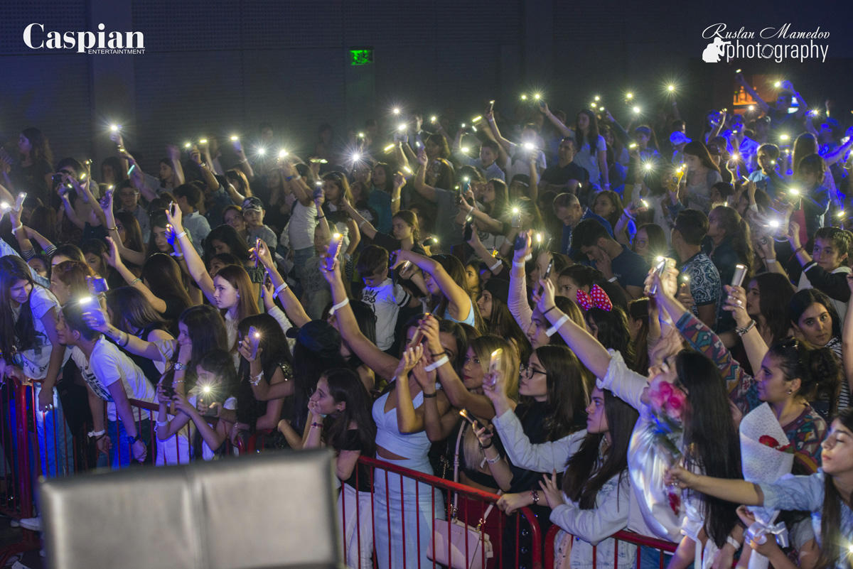 Егор Крид вызвал ажиотаж в Баку среди молодежи (ФОТО)