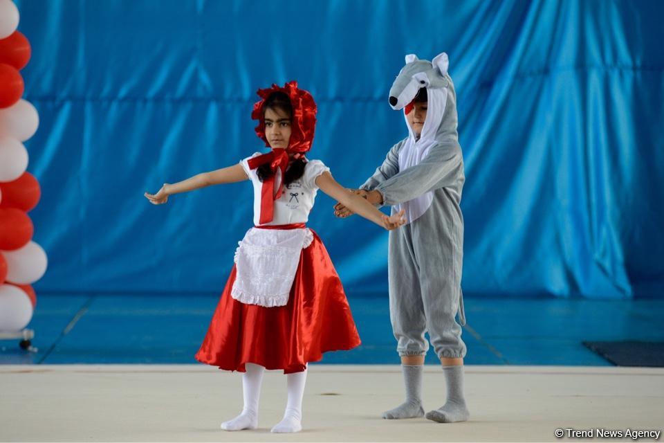 В Гёйчае проходит I Открытое первенство города по художественной гимнастике (ФОТО)