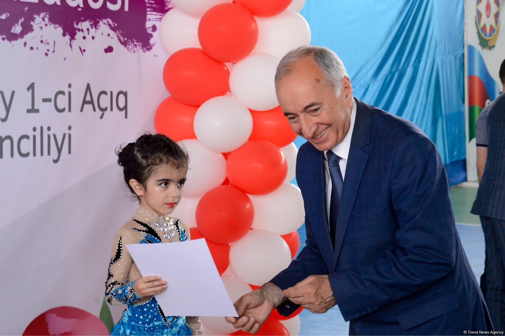 В Гёйчае проходит I Открытое первенство города по художественной гимнастике (ФОТО)