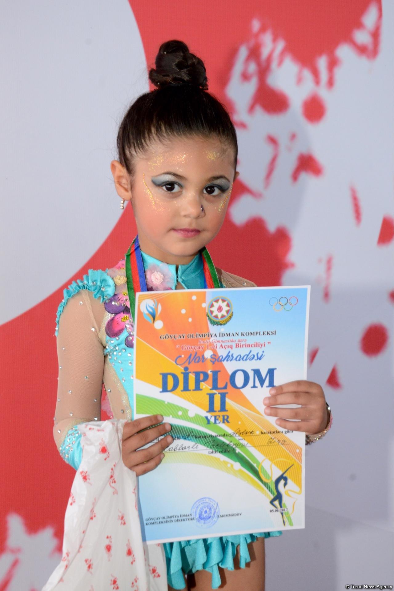 В Гёйчае проходит I Открытое первенство города по художественной гимнастике (ФОТО)