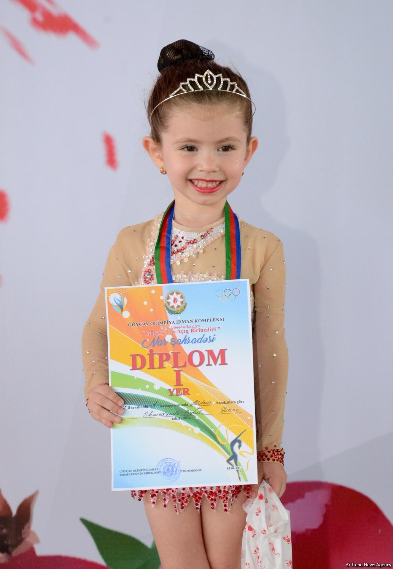 В Гёйчае проходит I Открытое первенство города по художественной гимнастике (ФОТО)