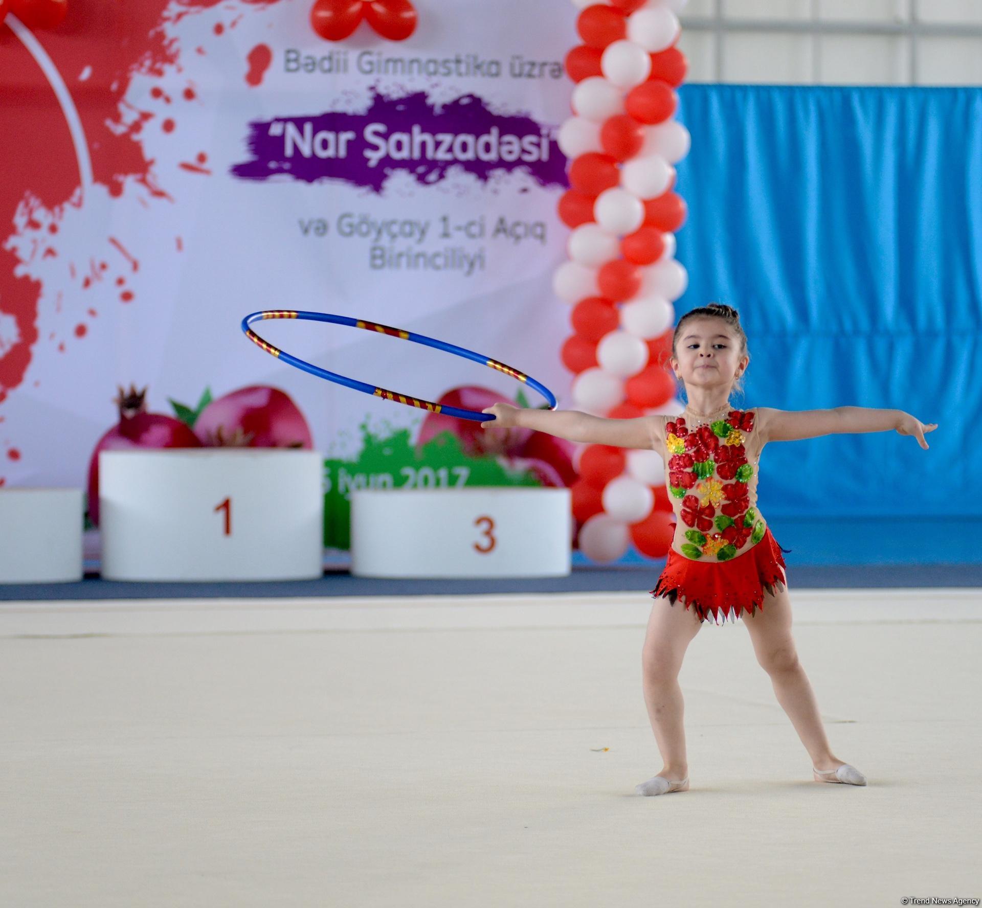 В Гёйчае проходит I Открытое первенство города по художественной гимнастике (ФОТО)