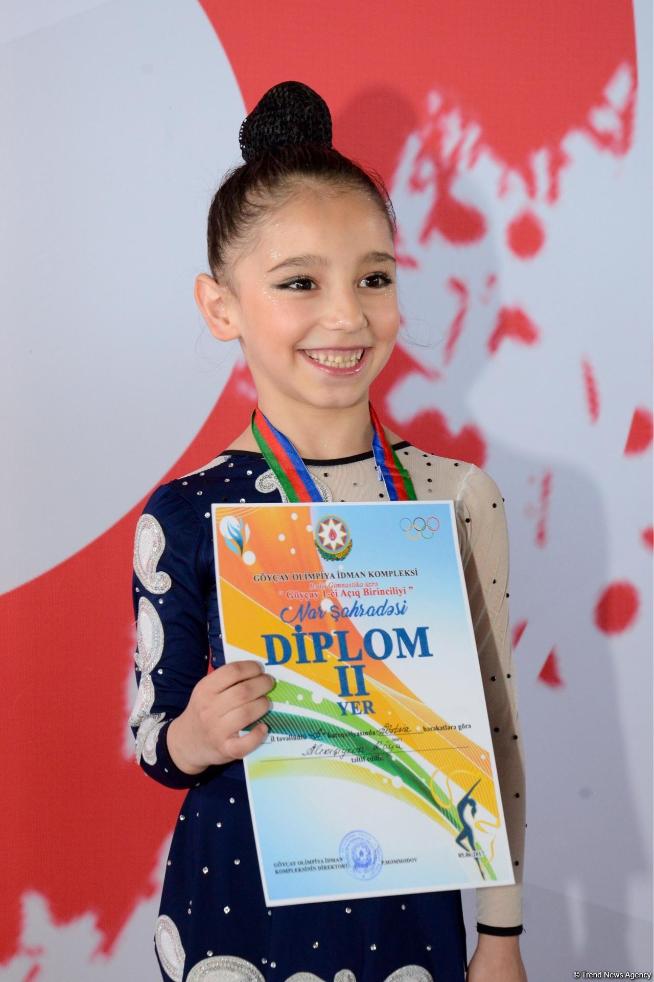 В Гёйчае проходит I Открытое первенство города по художественной гимнастике (ФОТО)