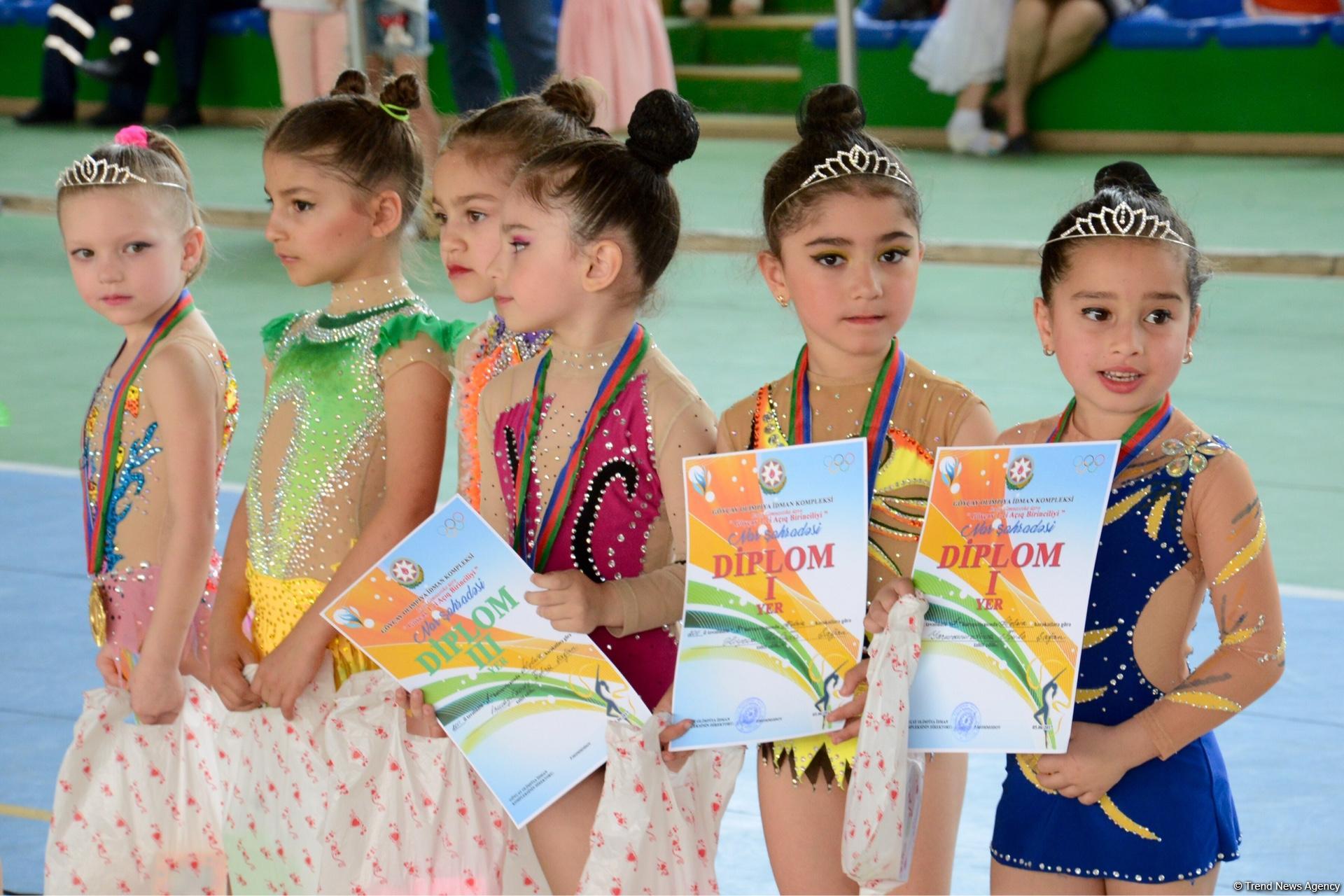 В Гёйчае проходит I Открытое первенство города по художественной гимнастике (ФОТО)