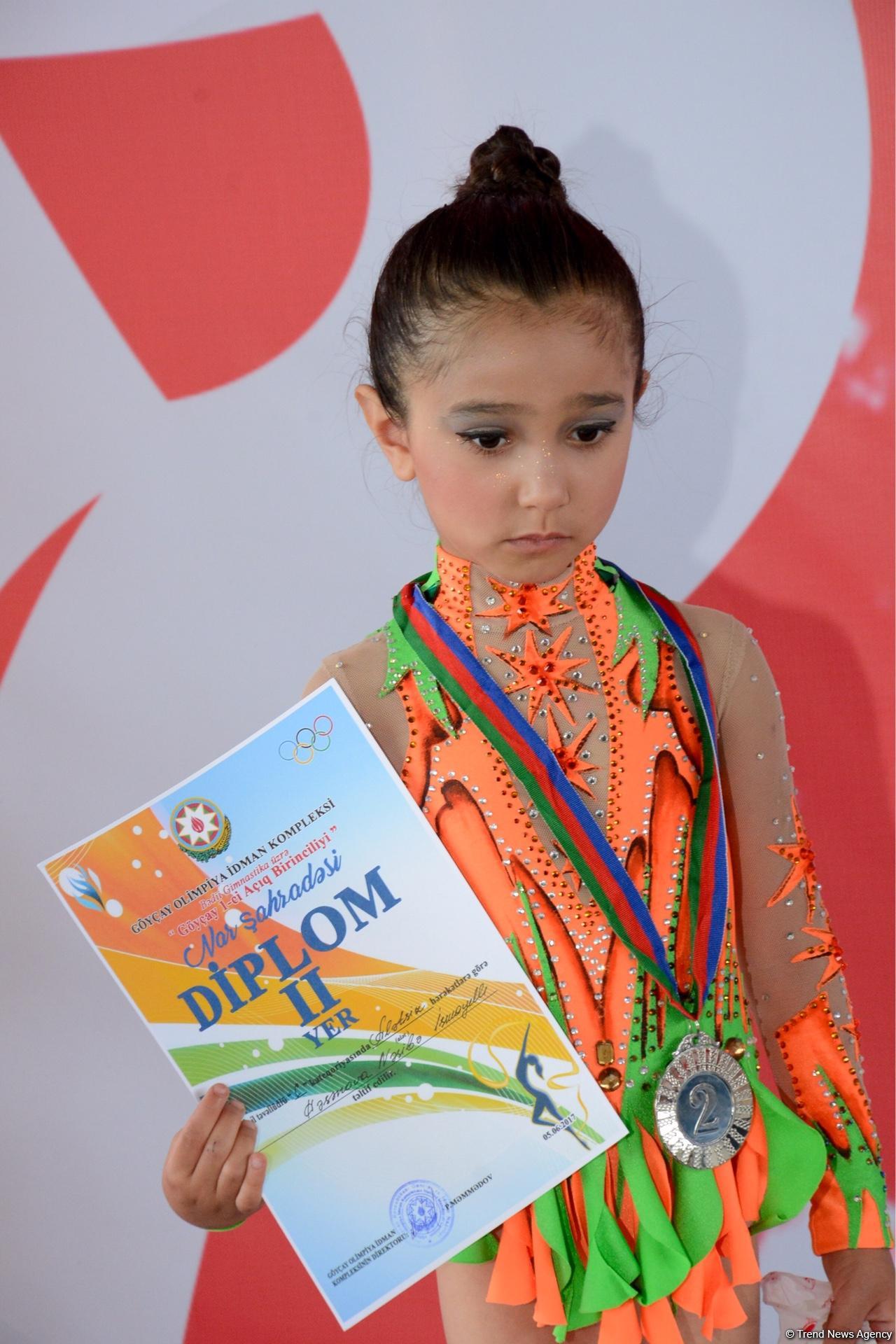 В Гёйчае проходит I Открытое первенство города по художественной гимнастике (ФОТО)