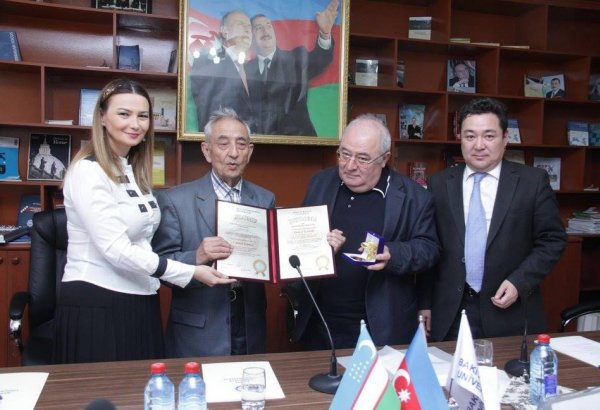 В Баку изучают творчество народного поэта Узбекистана Джамала Камала  (ФОТО)