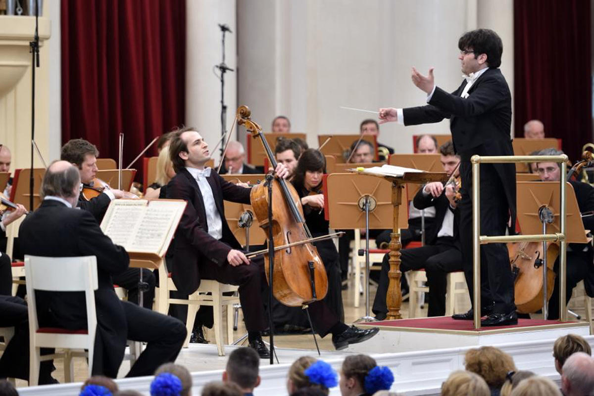 Аншлаг и лучшие музыканты: Эюб Гулиев выступил в России (ФОТО)