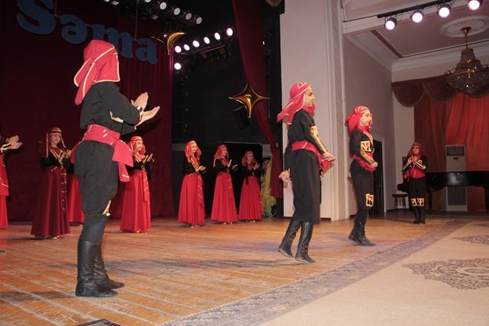 Бакинское небо, украшенное национальными танцами (ФОТО)