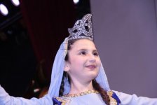 Бакинское небо, украшенное национальными танцами (ФОТО)