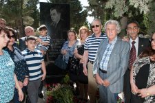 Азербайджанские актеры почтили память известного режиссера (ФОТО)