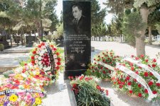 Азербайджанские актеры почтили память известного режиссера (ФОТО)