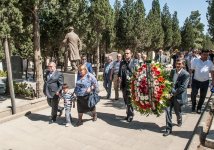 Азербайджанские актеры почтили память известного режиссера (ФОТО)