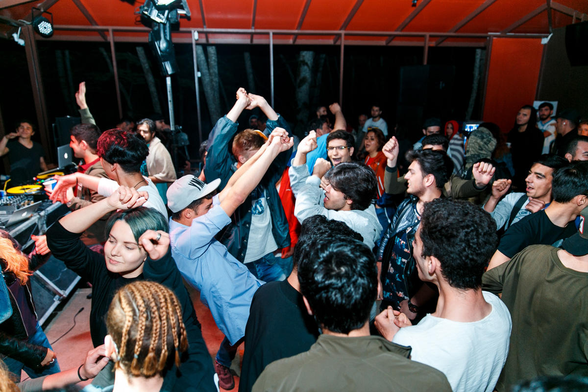 Под звездным небом Пиркули: Энергичная молодежь нарушила покой природы (ФОТО)