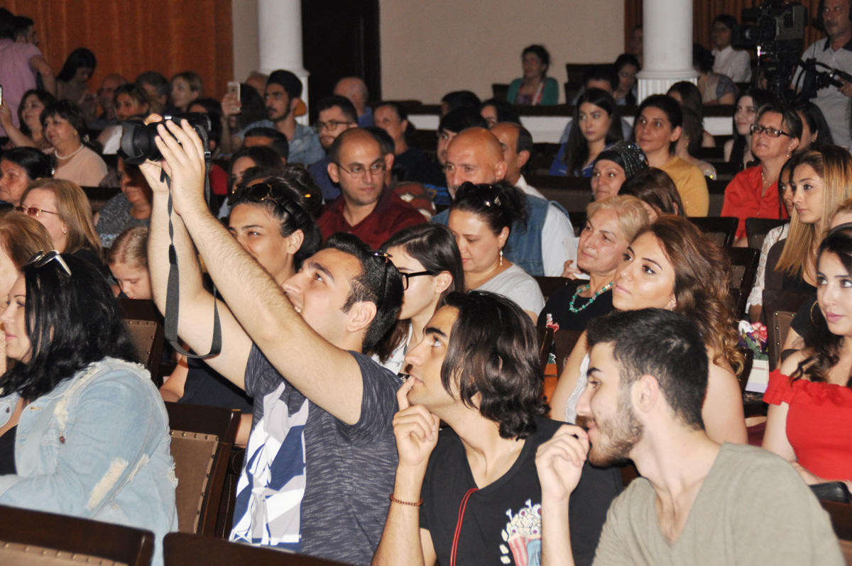 "Страна огней" нашей молодежи: История зарождения эстрадной музыки в Азербайджане (ФОТО)