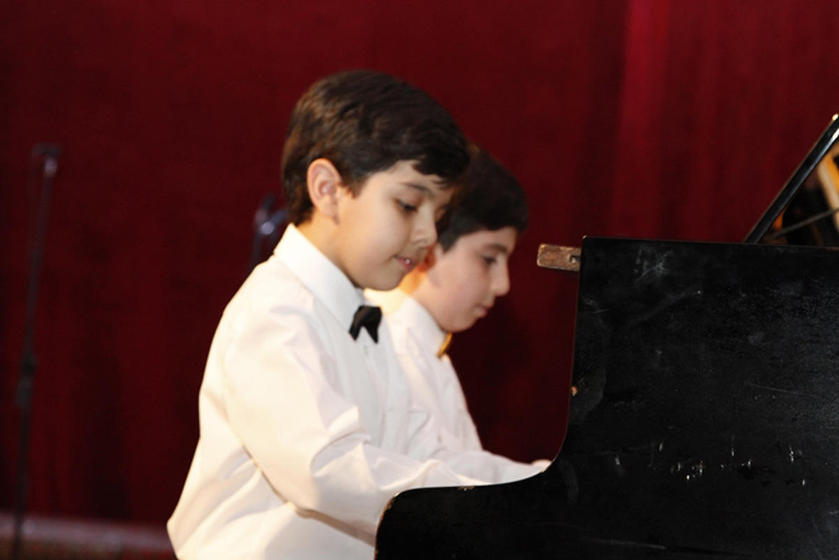 Дети вспоминают Рашида Бейбутова (ФОТО)