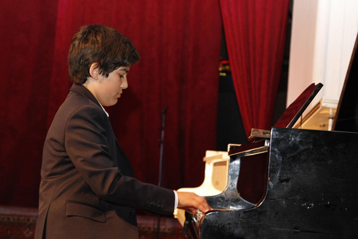 Дети вспоминают Рашида Бейбутова (ФОТО)