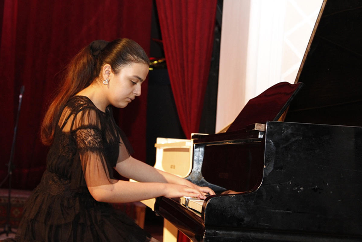 Дети вспоминают Рашида Бейбутова (ФОТО)